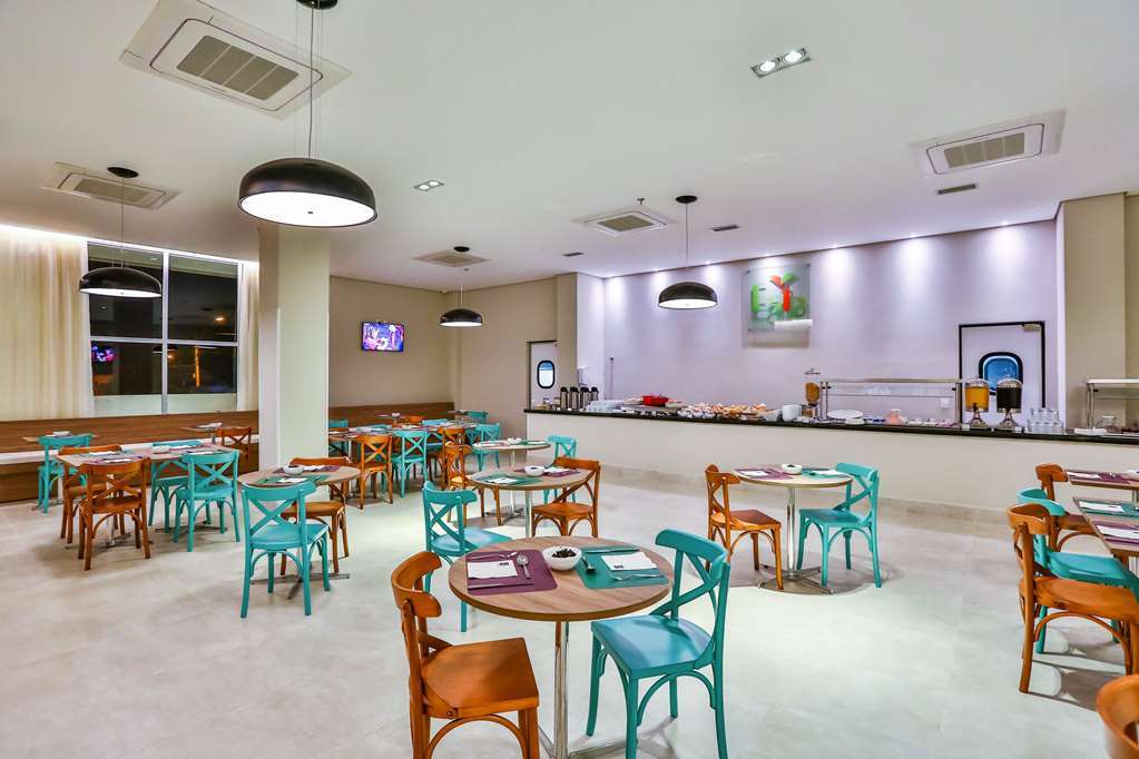 Summit Suítes Hotel Pindamonhangaba Restoran foto